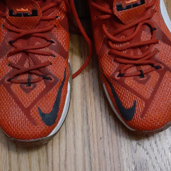 Nike Lebron James Heart of a Lion Sneakers Size 13 - Picture 6 of 11